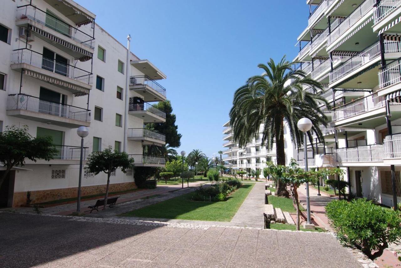 Aries Basic Apartment Салоу Екстериор снимка