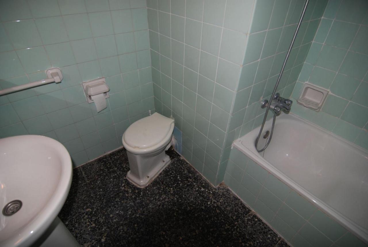 Aries Basic Apartment Салоу Екстериор снимка