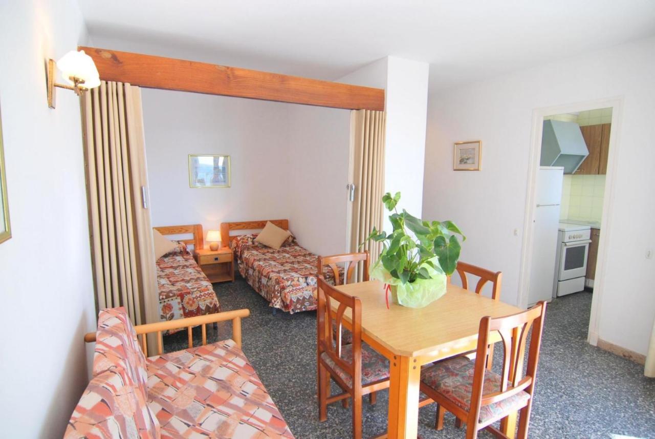 Aries Basic Apartment Салоу Екстериор снимка