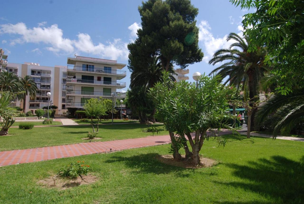 Aries Basic Apartment Салоу Екстериор снимка