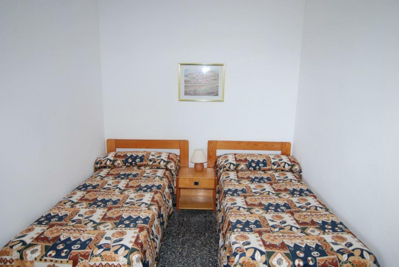 Aries Basic Apartment Салоу Екстериор снимка