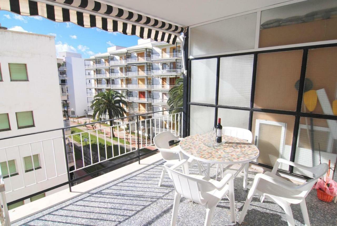 Aries Basic Apartment Салоу Екстериор снимка