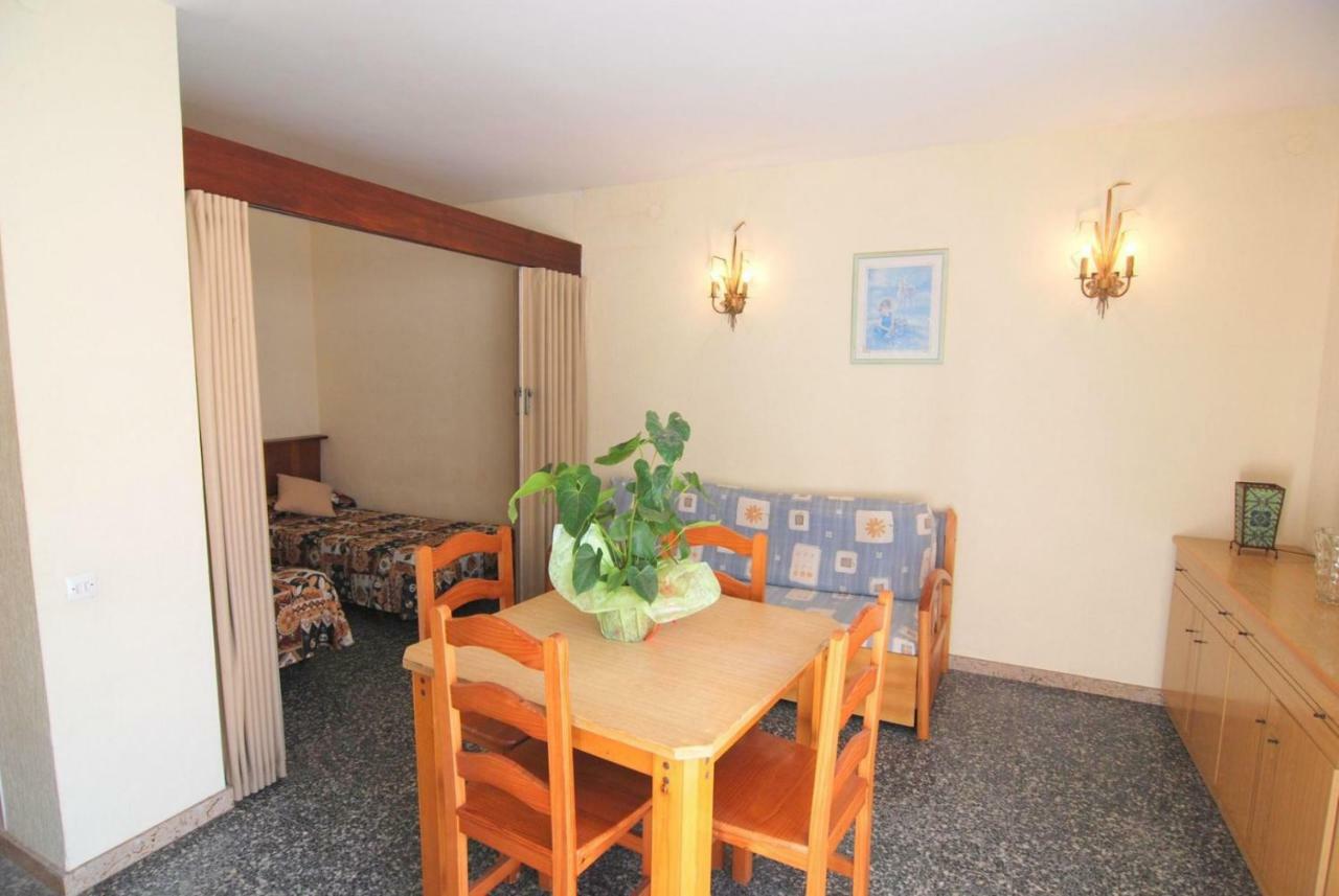 Aries Basic Apartment Салоу Екстериор снимка