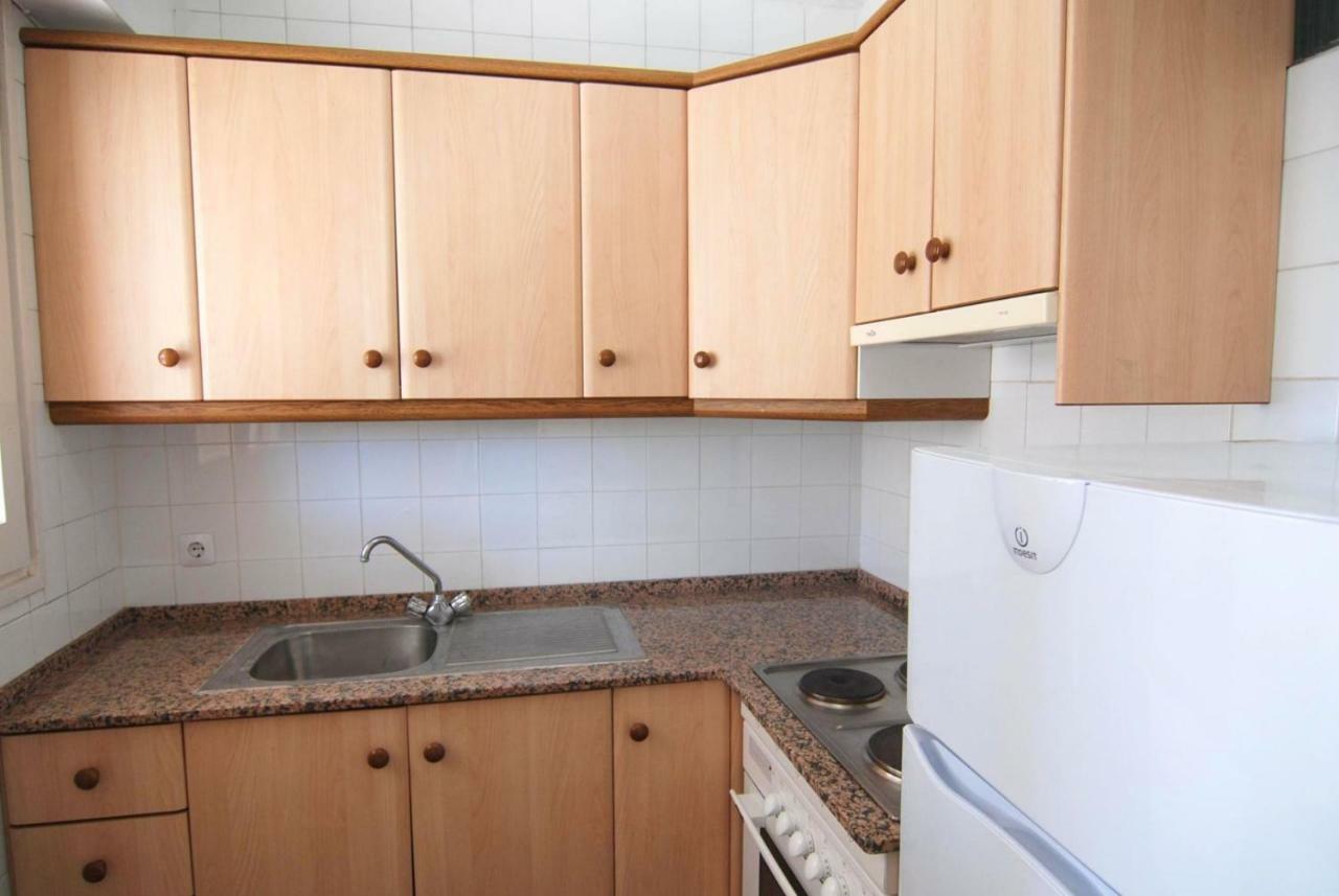 Aries Basic Apartment Салоу Екстериор снимка