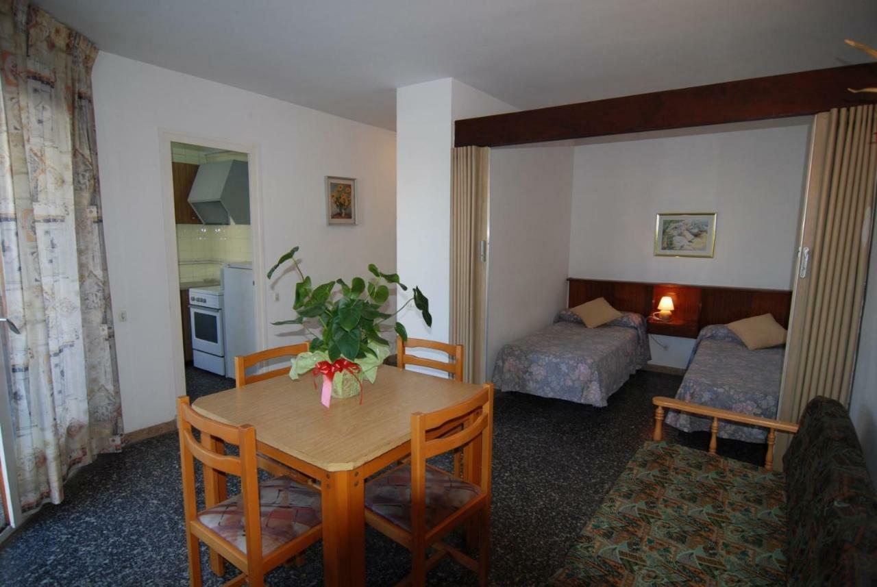 Aries Basic Apartment Салоу Екстериор снимка